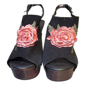 Torrid Embroidered Applique Rose Wooden Wedge Platform Slingback Sandals Black